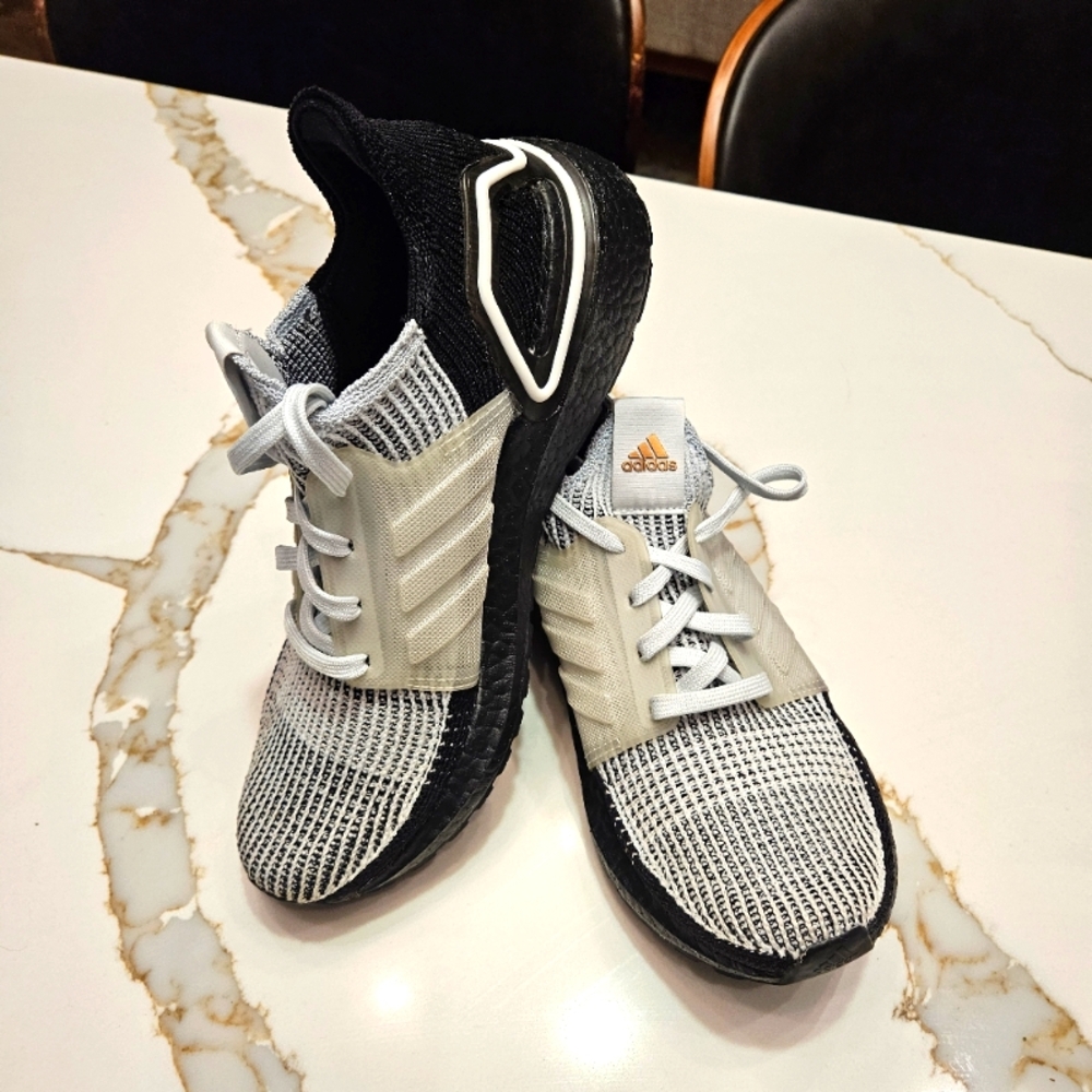 Adidas Womens ULTRA BOOST  Black and Blue Running Shoes Size 8